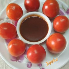 A picture of Khajur aur imli ki meethi chutney.