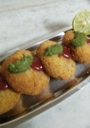 A picture of Corn cutlets served with coriander mint chutney and tomato ketch.