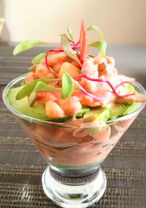 Una foto de Palta Rellena en copa con Salsa Rosa 👍🇵🇪
