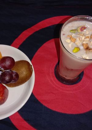 फ्रूट्स चॉकलेट स्मूदी (Fruits Chocolate Smoothie recipe in Hindi) रेसिपी मुख्य फोटो