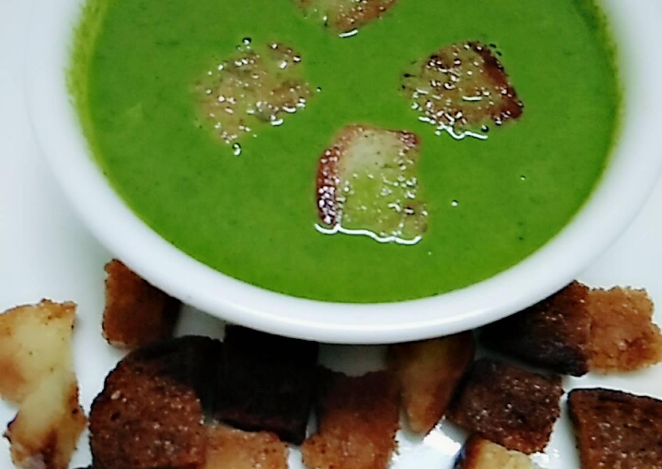 Spinach Crispon soup (Palak soup) tasty and healthy
