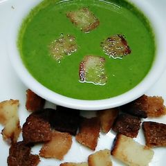 A picture of Spinach soup with croutons(Palak soup) tasty&healthy.