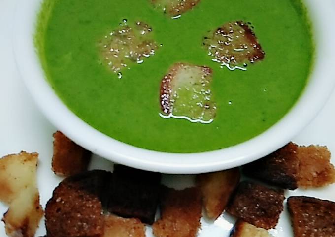 Spinach soup with croutons(Palak soup) tasty&healthy