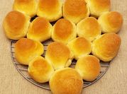 A picture of bread machine yeast rolls