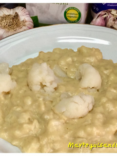 Una foto de Coliflor con bechamel de leche de soja y harina ecológica/vegana