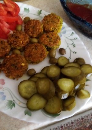 عکسی از دستور فلافل با خیارشور و سس خونگی