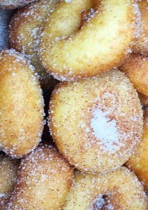A picture of Cinnamon Sugar Donuts.