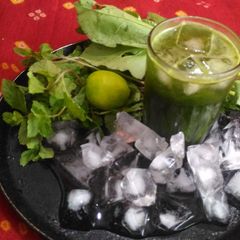 A picture of Spinach mint cooler.