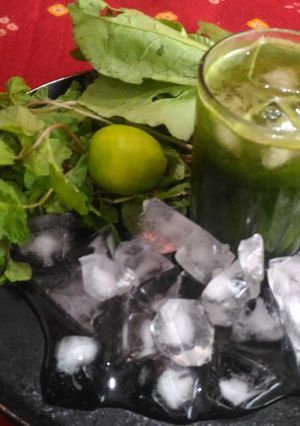 A picture of Spinach mint cooler.