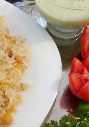 A picture of Kabli chana pulao.