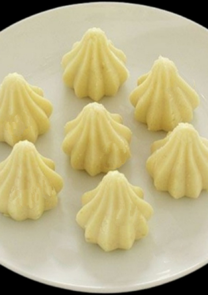 கோவா மோதகம் (Khoya modak recipe in tamil) செய்முறை முக்கிய புகைப்படம்