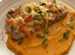 Foto de Bife de Atum com Cebolada