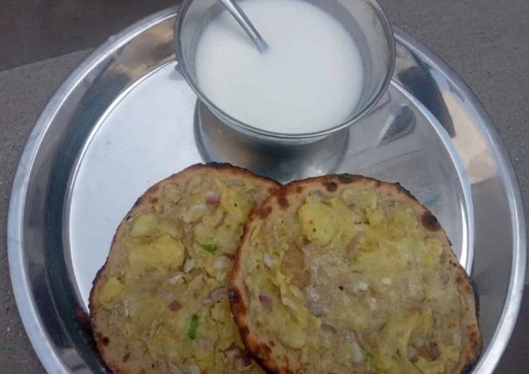 Recipe of Speedy Tandoori aloo parantha with curd