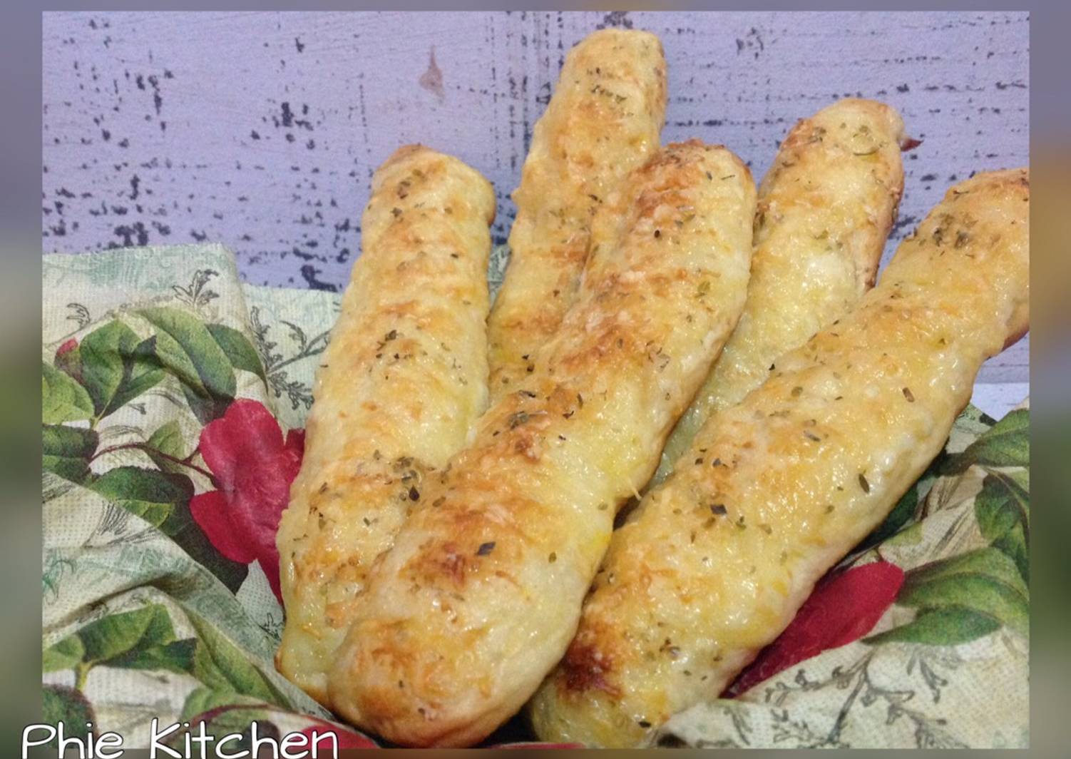Resep Parmesan Oregano Bread stick oleh Phie Kitchen Cookpad
