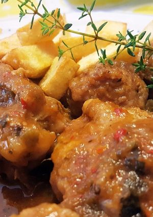 Foto principal de Pollo con albóndigas en salsa de hortalizas