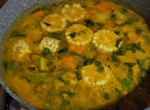 Una foto de Sopa de chipilin con verduras 😋