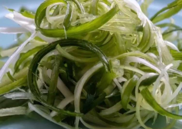 Steps to Prepare Favorite Perfect curled spring onions for garnish