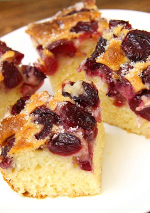 Cseresznyés piskóta süti recept fotója