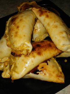 Una foto de Empanadas de humita, tomate y albahaca