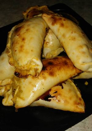 Una foto de Empanadas de humita, tomate y albahaca