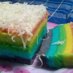 A picture of RAINBOW CAKE PUTEL KUKUS ala nda bayanaka.