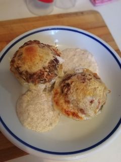 Töltött karalábé sajtszószban, burgurral recept fotója