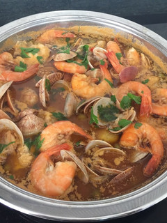 Una foto de Cazuela de rape con almejas y langostinos