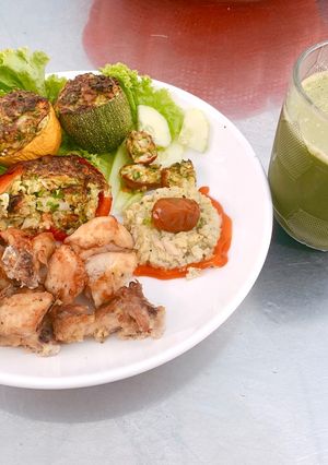 Hình của món Gà sốt bắp + rau, củ, quả nướng keto.