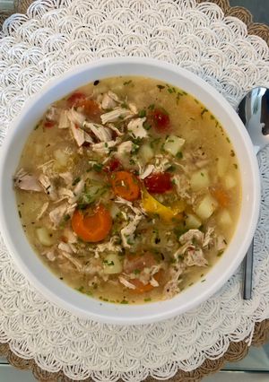Una foto de Sopa de pollo con verduras