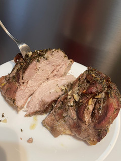 Una foto de Jamón asado estilo argentino