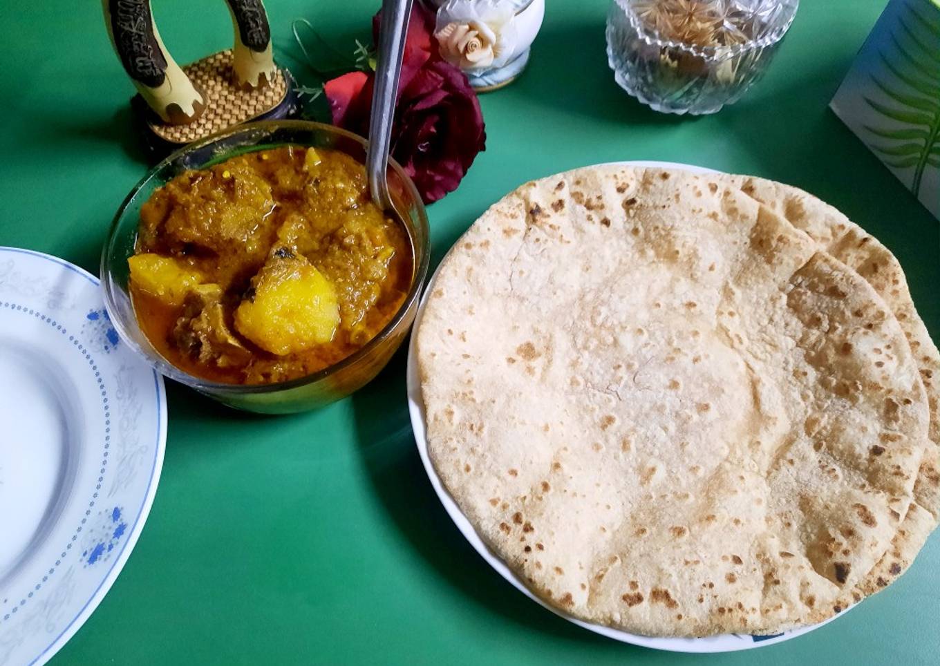 Aalu gosht gravy