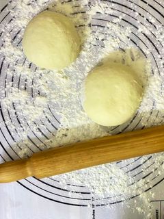 صورة لوصفة عجينه سريعه التخمير لجميع المعجنات والفطائر هشه وطريه 🥐🥖🍞🍕🥨