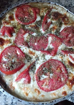 Una foto de Berenjenas con espinaca, choclo, salsa blanca, queso y tomate