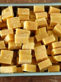 ஹார்லிக்ஸ் மைசூர் பாக் (Horlicks Mysore pak recipe in tamil) செய்முறை முக்கிய புகைப்படம்