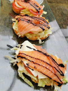 Una foto de Tosta de salmón ahumado