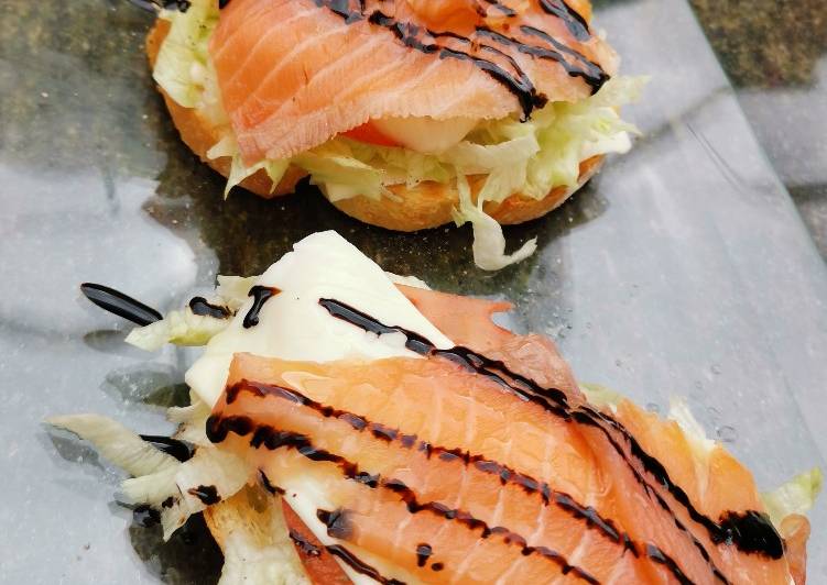 Tosta de salmón ahumado