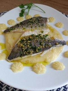 Una foto de Dorada con muselina de patata