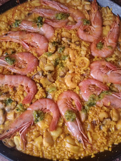 Una foto de Paella de pescado y Marisco