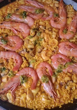 Una foto de Paella de pescado y Marisco