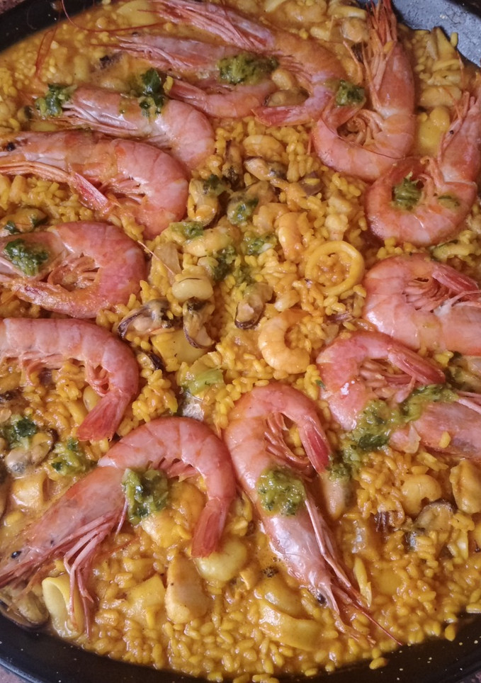 Una foto de Paella de pescado y Marisco