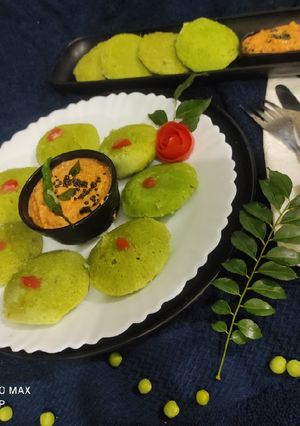हरी मटर की इडली(hare matar ki idli recipe in hindi) रेसिपी मुख्य फोटो