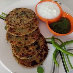 A picture of Methi missi roti.