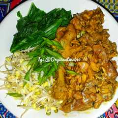 A picture of Mie ayam ijo.