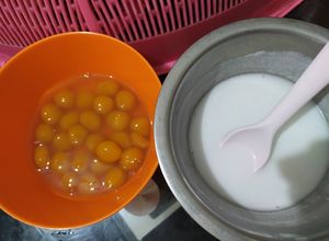 Foto resep Kukus Biji Salak Ubi Kuning dengan Santan (Takaran sendok/Botol)
