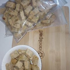 A picture of Baked chicken chunks.