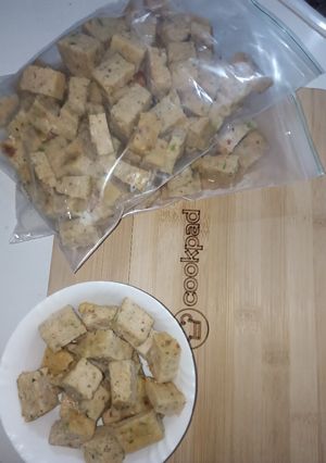 A picture of Baked chicken chunks.
