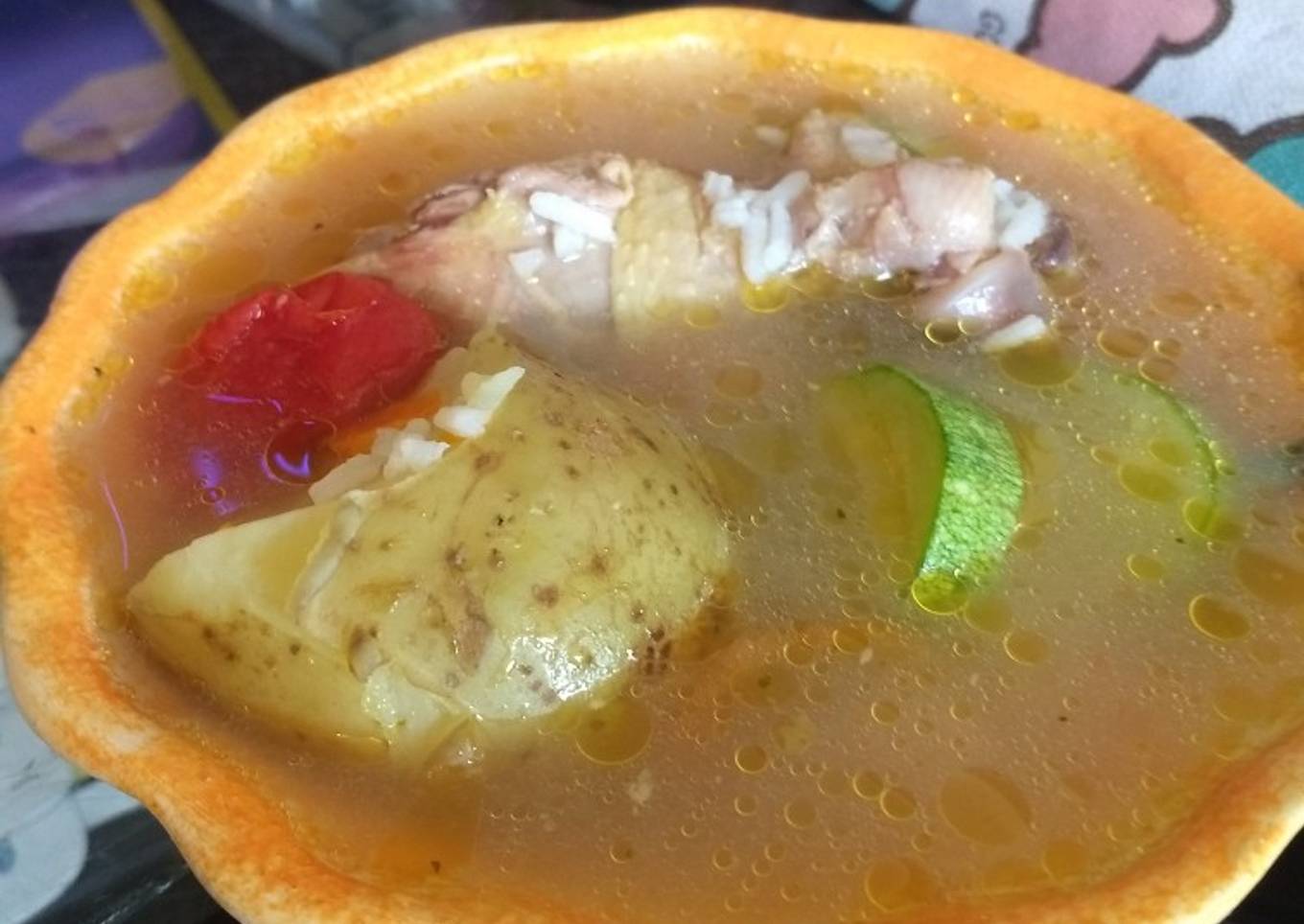 Caldo de Pollo con verduras