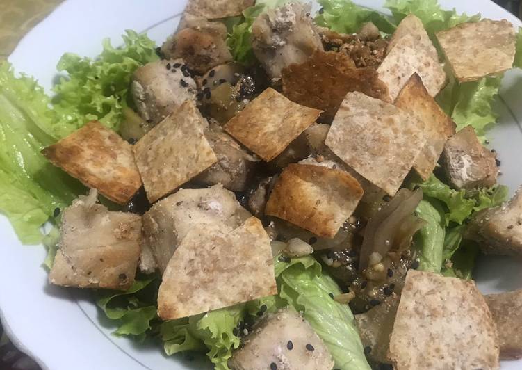 Ensalada con pollo y berenjenas