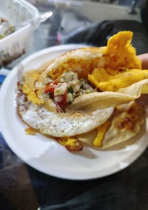 Una foto de Desayuno de Tortilla con Huevo y Pico de Gallo