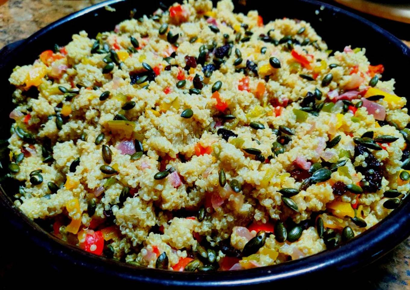 Ensalada templada de quinoa, pimiento y jamón